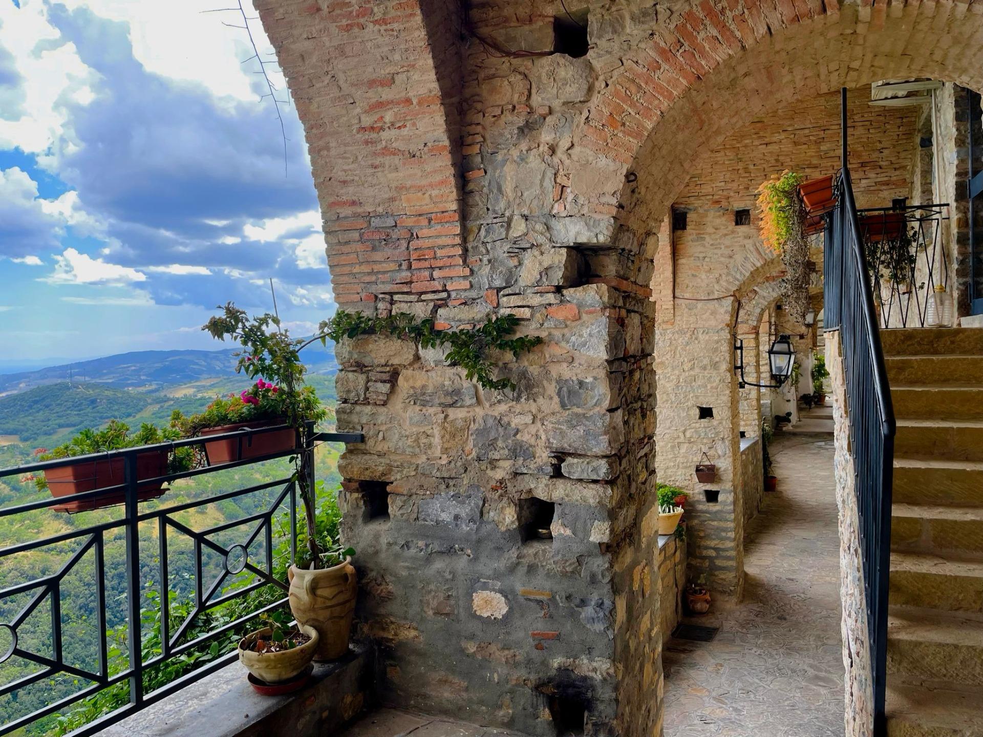 Terrazza panoramica Trattoria Le Lamie a Rotondella